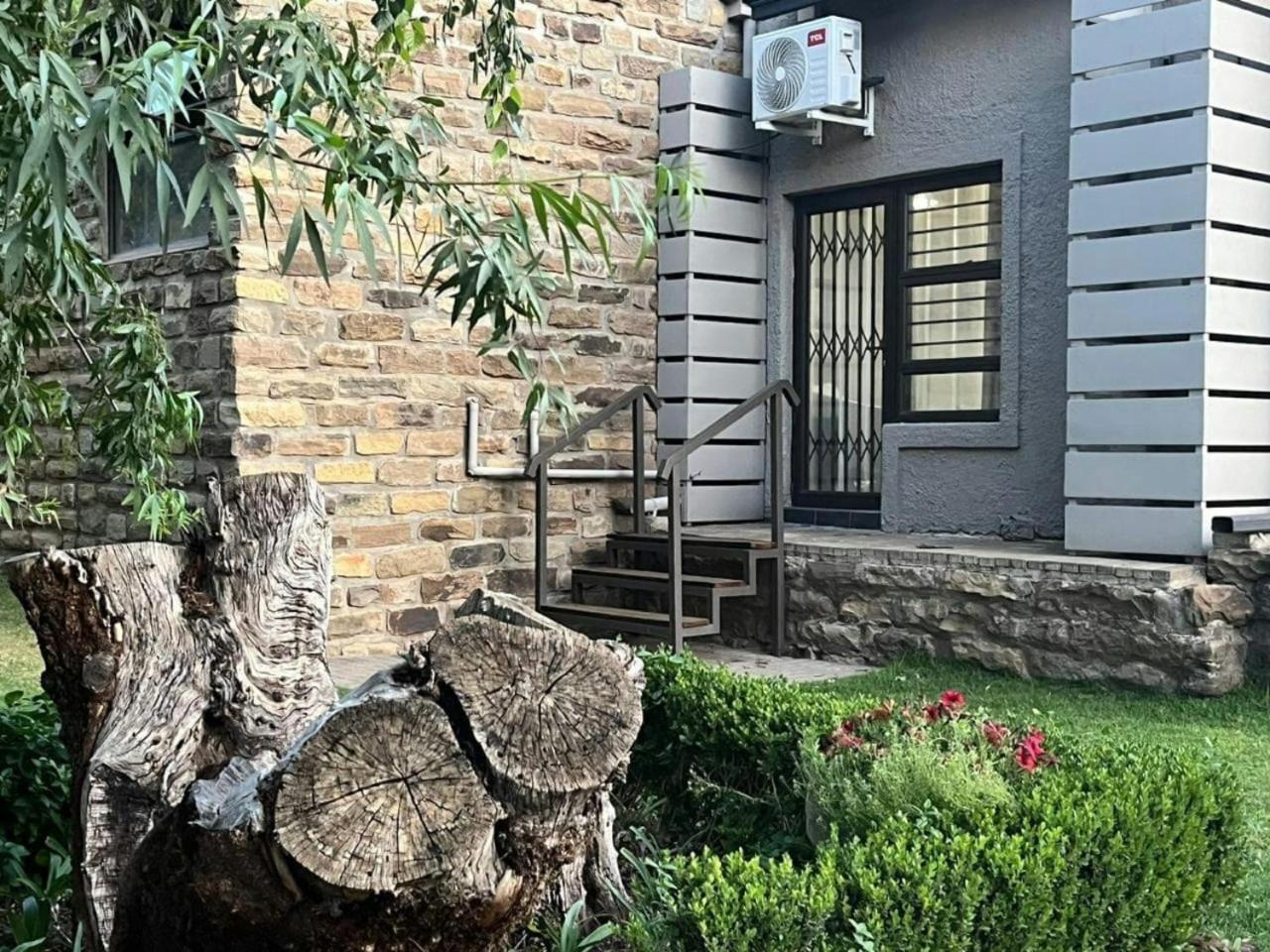 A Little Guesthouse Bloemfontein Exteriör bild